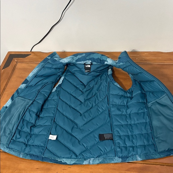 The North Face NWT Down Feather Blue Camouflage Puffer Vest Size Small - Picture 11 of 15
